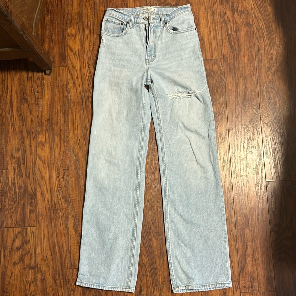 A&F High Rise ‘90s Relaxed Jeans
